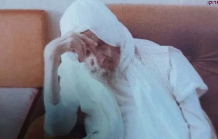 המקובל הרב בצרי מפציר: "בקשו רחמי שמיים על בתו של הבבא סאלי" המקובל הרב בצרי מפציר: "בקשו רחמי שמיים על בתו של הבבא סאלי"