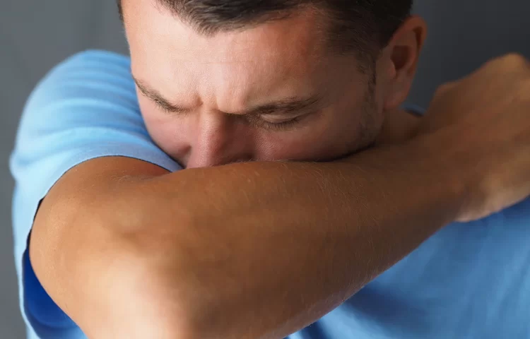 בצל ליד המיטה לשיעול: חצי בצל ליד המיטה לתינוק