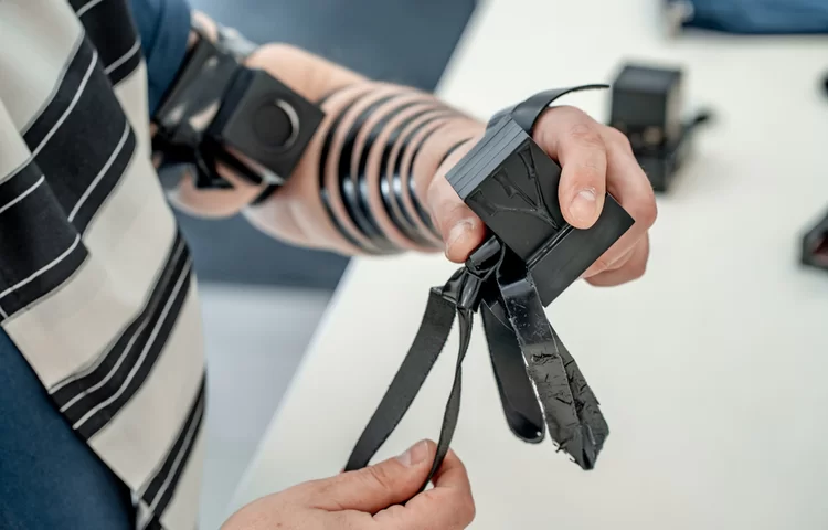 איפה כתוב בתורה להניח תפילין? מקור התפילין איפה כתוב בתורה להניח תפילין? מקור התפילין