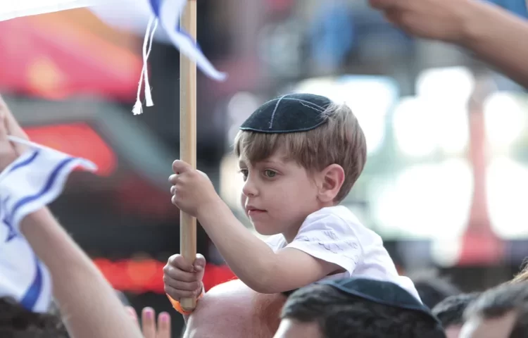 איפה כתוב בתורה שצריך לחבוש כיפה? האם חובה לחבוש כיפה?