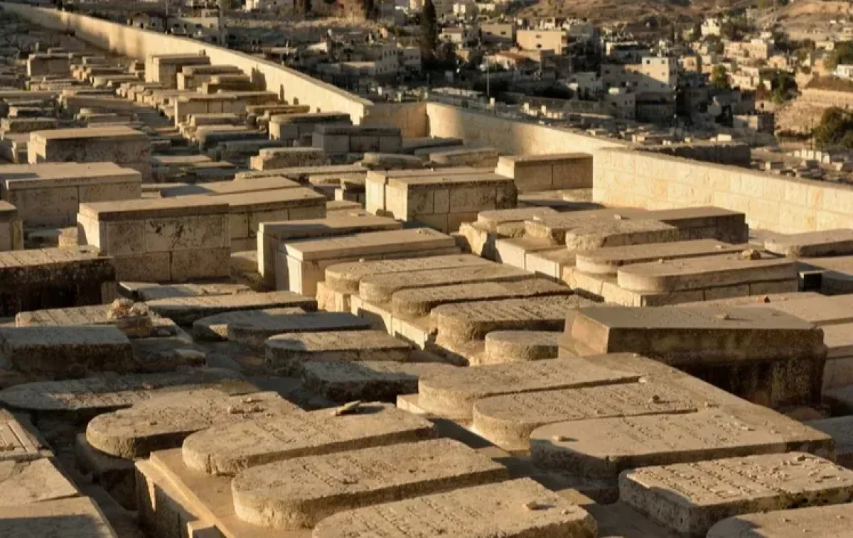 האם מותר לקרוא לילד על שם נפטר? שם שני על שם סבא האם מותר לקרוא לילד על שם נפטר? שם שני על שם סבא
