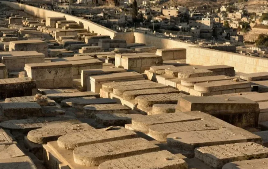 האם מותר לקרוא לילד על שם נפטר? שם שני על שם סבא