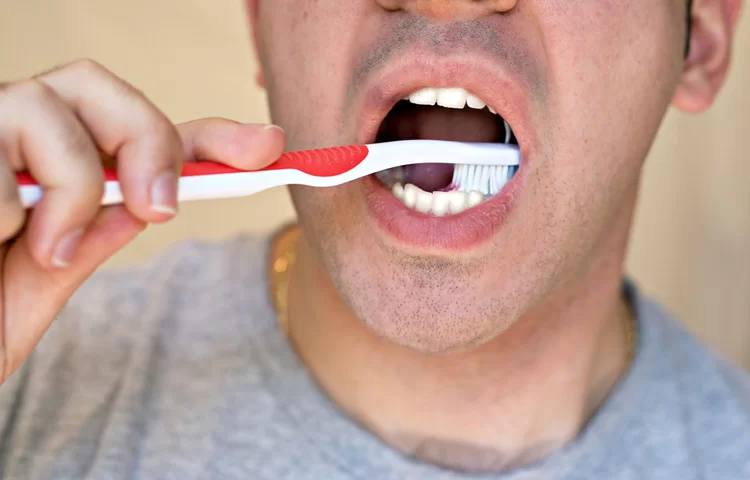 האם מותר לצחצח שיניים בתענית אסתר? האם מותר לצחצח שיניים בתענית אסתר?