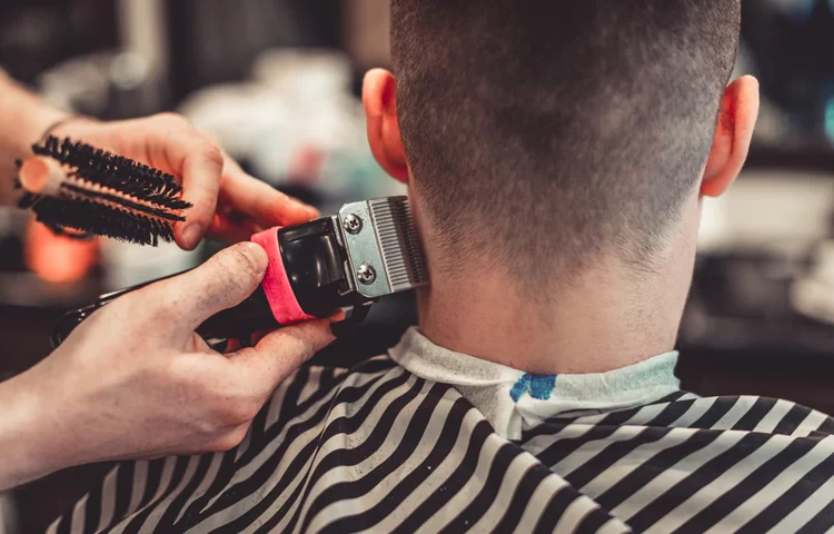 האם מותר להסתפר בתענית אסתר? האם מותר להסתפר בתענית אסתר?