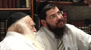 עוד דקה אחרונה של הסרטה: זו קבלת הקהל אצל שר התורה