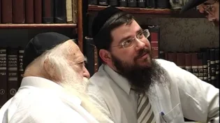 עוד דקה אחרונה של הסרטה: זו קבלת הקהל אצל שר התורה