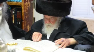 אף פעם לא ראיתם: רבי חיים קנייבסקי בתיעוד נדיר - בוכה