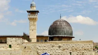 עצרו: האם הכניסה לכנסייה או למסגד מותרת לכם?