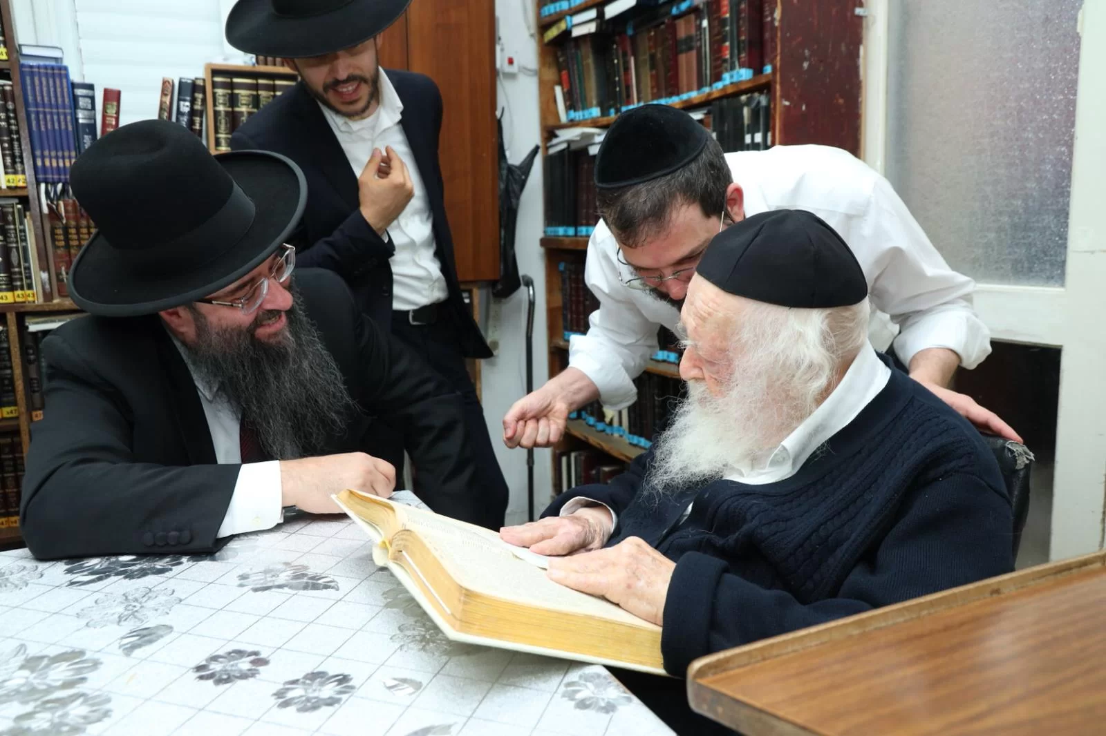 ברוך דיין האמת: לאחר מחלה: רבה של טבריה הגר"מ בוחבוט זצ"ל