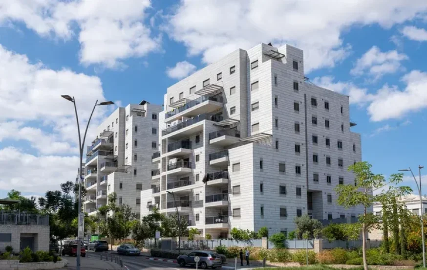 נשארו פירורי לחם על השולחן? עשו זאת ותזכו לדירה