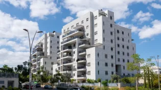 נשארו פירורי לחם על השולחן? עשו זאת ותזכו לדירה