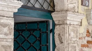 האם יש צורך במניין בעת קביעת מזוזה?