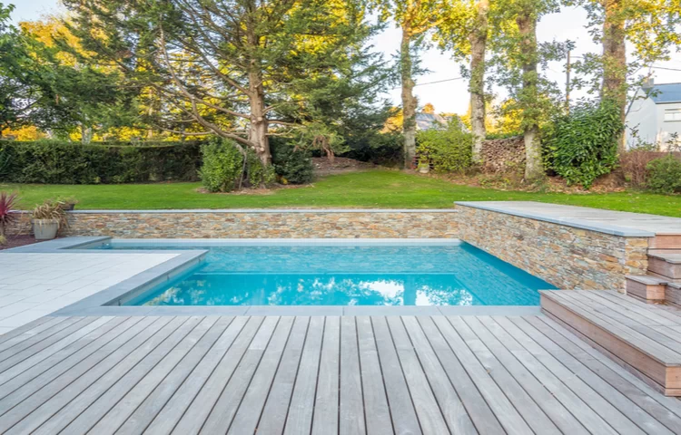 האם מותר ללכת לים או לבריכה בבין המצרים? לשחות בבין המצרים האם מותר ללכת לים או לבריכה בבין המצרים? לשחות בבין המצרים