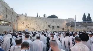 בצל גל הטרור: היערכות למעמד ברכת כוהנים ברחבת הכותל המערבי