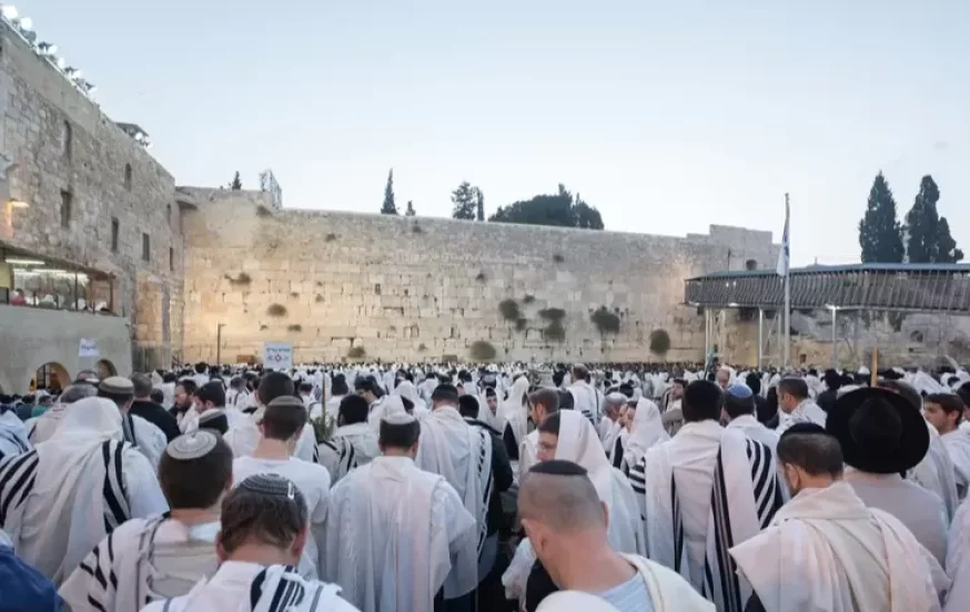 בצל גל הטרור: היערכות למעמד ברכת כוהנים ברחבת הכותל המערבי
