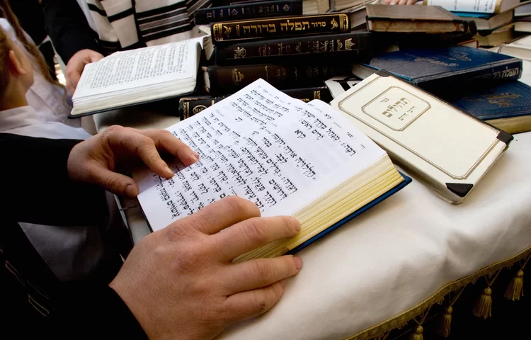 האם מותר לקרוא תהילים בחול המועד פסח? האם מותר לקרוא תהילים בחול המועד פסח?