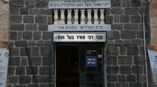 מצבת רבי מאיר בעל הנס: "50 איש ניסו להרים ואז קרה הדבר הבא"