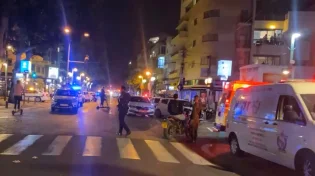 חיילים עוברים דלת דלת באזור הפיגוע בתל אביב