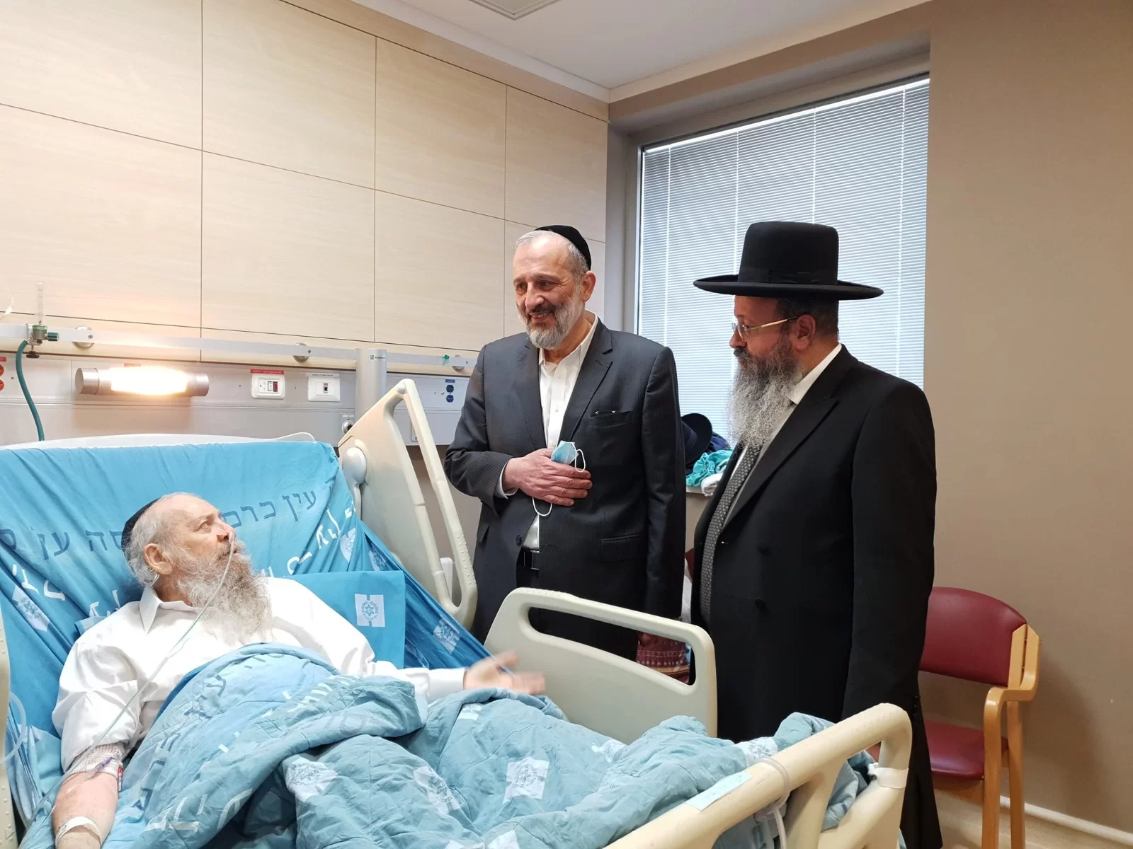 להעתיר בתפילות לרפואת המקובל הרב דוד בצרי 