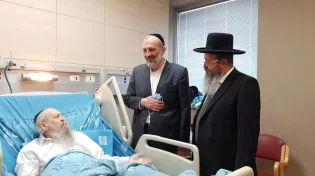 להעתיר בתפילות לרפואת המקובל הרב דוד בצרי