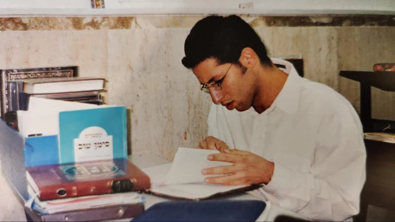 הנער שהסתלק בגיל 24 הותיר אחריו חידושי תורה על ניירות טישו הנער שהסתלק בגיל 24 הותיר אחריו חידושי תורה על ניירות טישו