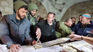 במבצע מורכב הבוקר: קבר יוסף משופץ מחדש ע"י מועצת שומרון