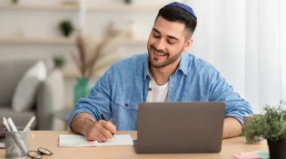 האם מותר לכתוב בחול המועד פסח?
