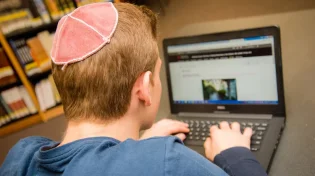 האם מותר לעבוד בחול המועד פסח?