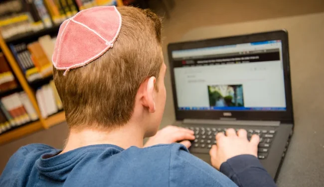 האם מותר לעבוד בחול המועד פסח?