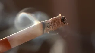 עישון ביום י"ז בתמוז - מותר או אסור?