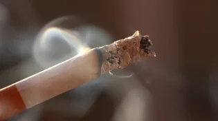 עישון ביום י"ז בתמוז - מותר או אסור?