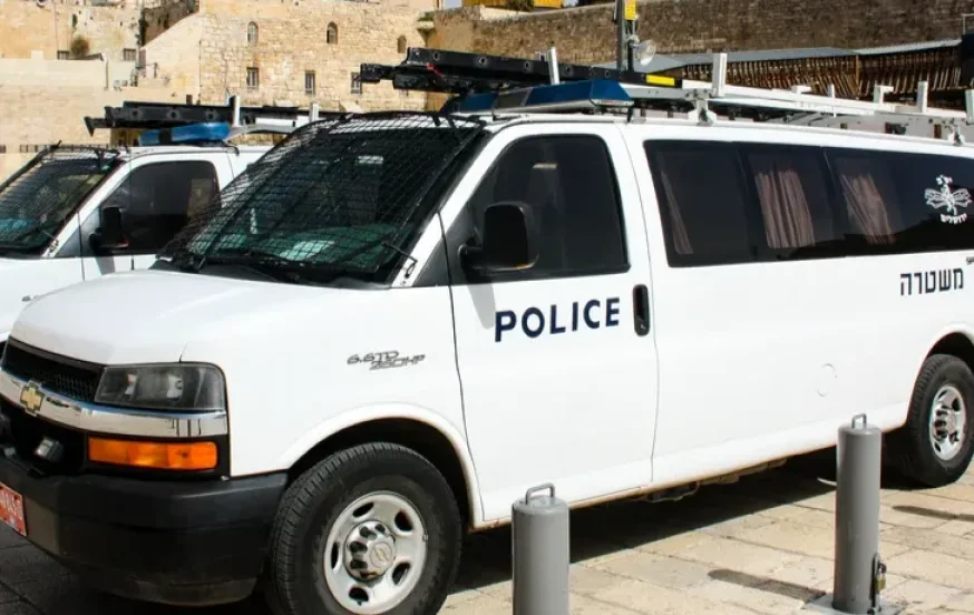 חיללו ספר תורה: נשות הפרובוקציה הגיעו הבוקר לרחבת הכותל חיללו ספר תורה: נשות הפרובוקציה הגיעו הבוקר לרחבת הכותל