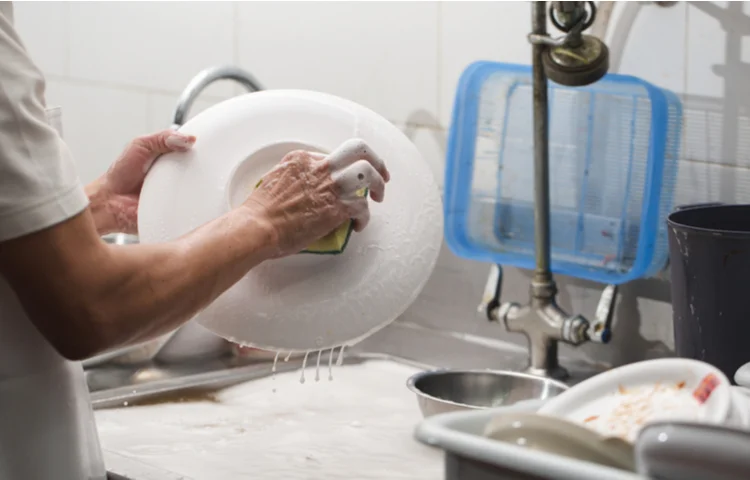 האם מותר לשטוף כלים בשבת? שטיפת והדחת כלים וסירים בשבת האם מותר לשטוף כלים בשבת? שטיפת והדחת כלים וסירים בשבת