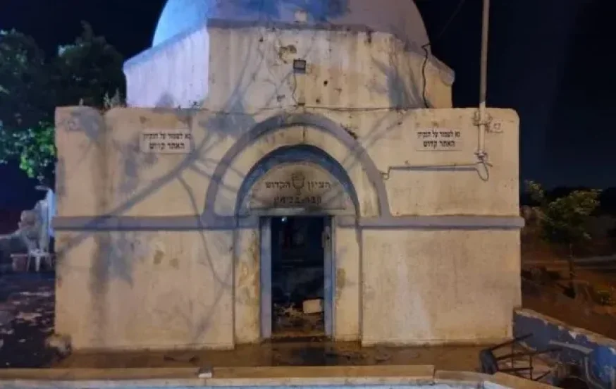 נעצר יהודי החשוד בהשחתת ושריפת קבר בנימין נעצר יהודי החשוד בהשחתת ושריפת קבר בנימין