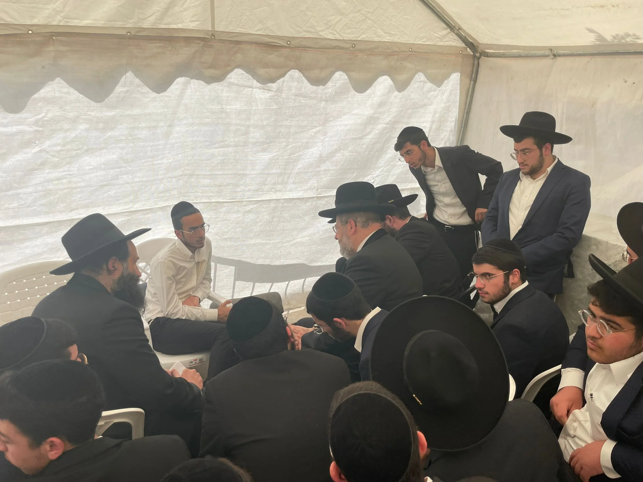 הרב הראשי לישראל ניחם וחיזק את משפחות הנרצחים מאלעד