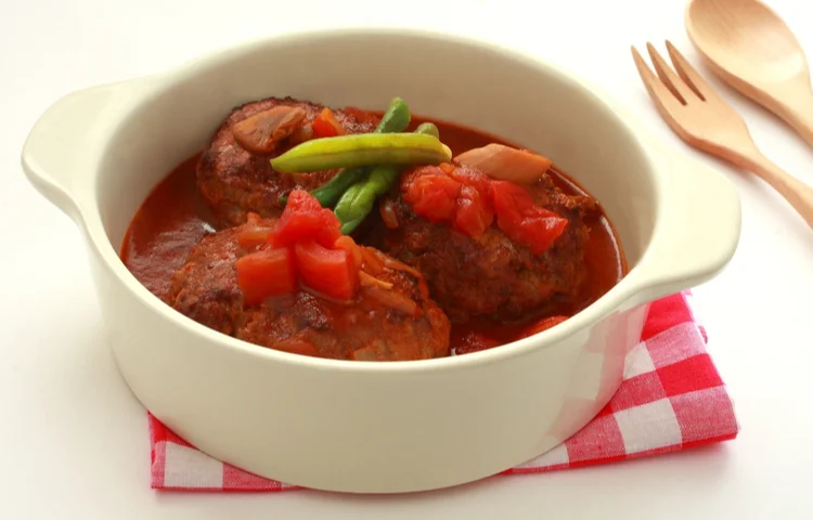 חימום דג או קציצות עם רוטב בשבת: חימום אוכל עם רוטב בשבת חימום דג או קציצות עם רוטב בשבת: חימום אוכל עם רוטב בשבת