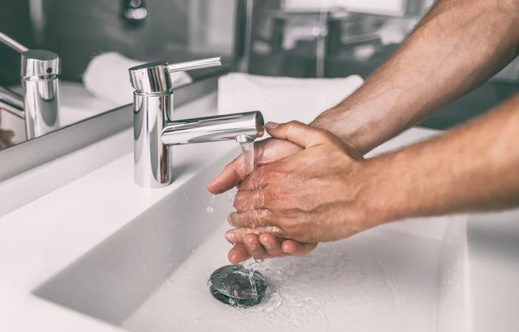 האם מותר לשטוף ידיים בתשעה באב? שטיפת ידיים בתשעה באב האם מותר לשטוף ידיים בתשעה באב? שטיפת ידיים בתשעה באב