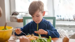 האם מותר לילדים לאכול בשר בתשעת הימים?