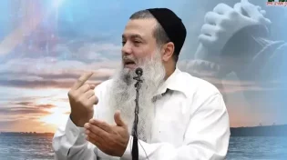 חשוב לשמור על הבריאות: הרב יגאל כהן מתעמל עם תלמידיו
