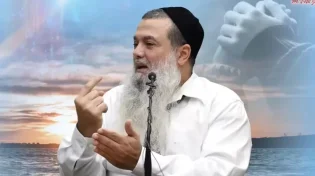 חשוב לשמור על הבריאות: הרב יגאל כהן מתעמל עם תלמידיו