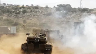 חייל צה"ל בוכה בהתרגשות ובגאווה: "מי יודע מה מצפה לנו שם"