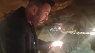 הזמר ליאור נרקיס נכנס למערת הרשב"י והדליק נר