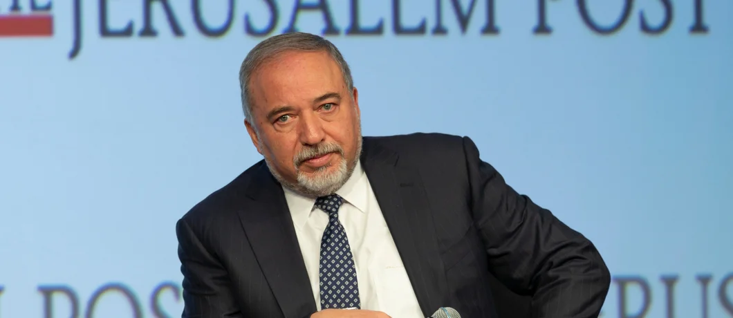 עוד מכה לעולם התורה: ליברמן מתכנן שורת גזירות על עולם התורה