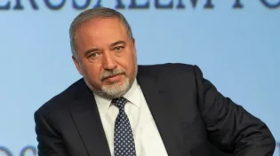עוד מכה לעולם התורה: ליברמן מתכנן שורת גזירות על עולם התורה