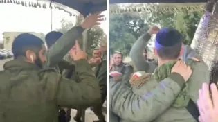 ככה עושים את זה: חיילי גולני מכניסים ספר תורה 