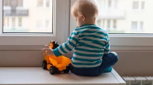 המינקת שהחליפה בין התינוק העשיר לעני: מה הורה ה'אמרי אמת'?