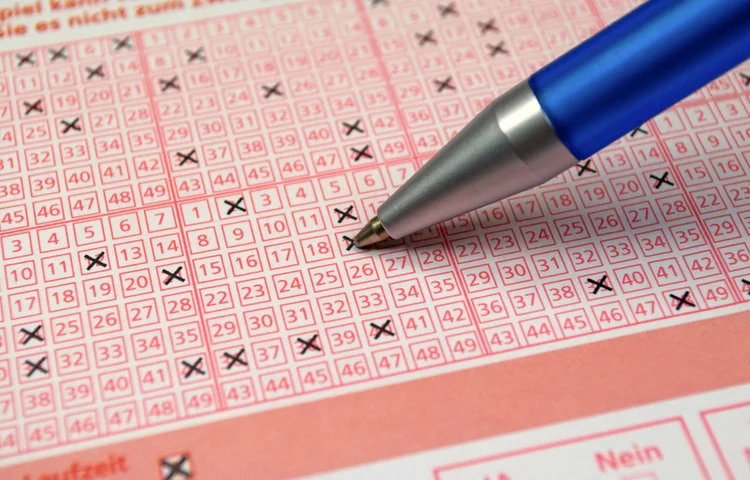 גבר בן 70 זכה בלוטו ואת מה שעשה לאחר הזכיה איש לא ציפה