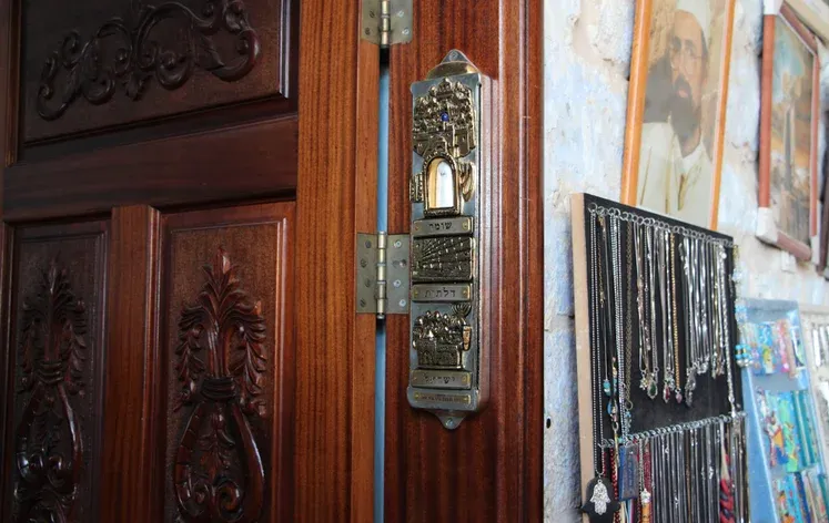 האם צריך לברך על מזוזה שחזרה מבדיקה? קביעת מזוזה לאחר בדיקה?