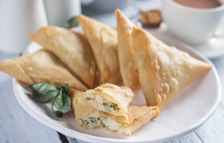 מה מברכים על סמבוסק? ברכה על סמבוסק מה מברכים על סמבוסק? ברכה על סמבוסק