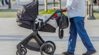 התמודדות שלאחר האובדן: הנשים שבחרו 'לגדל' בובה בתור תינוק